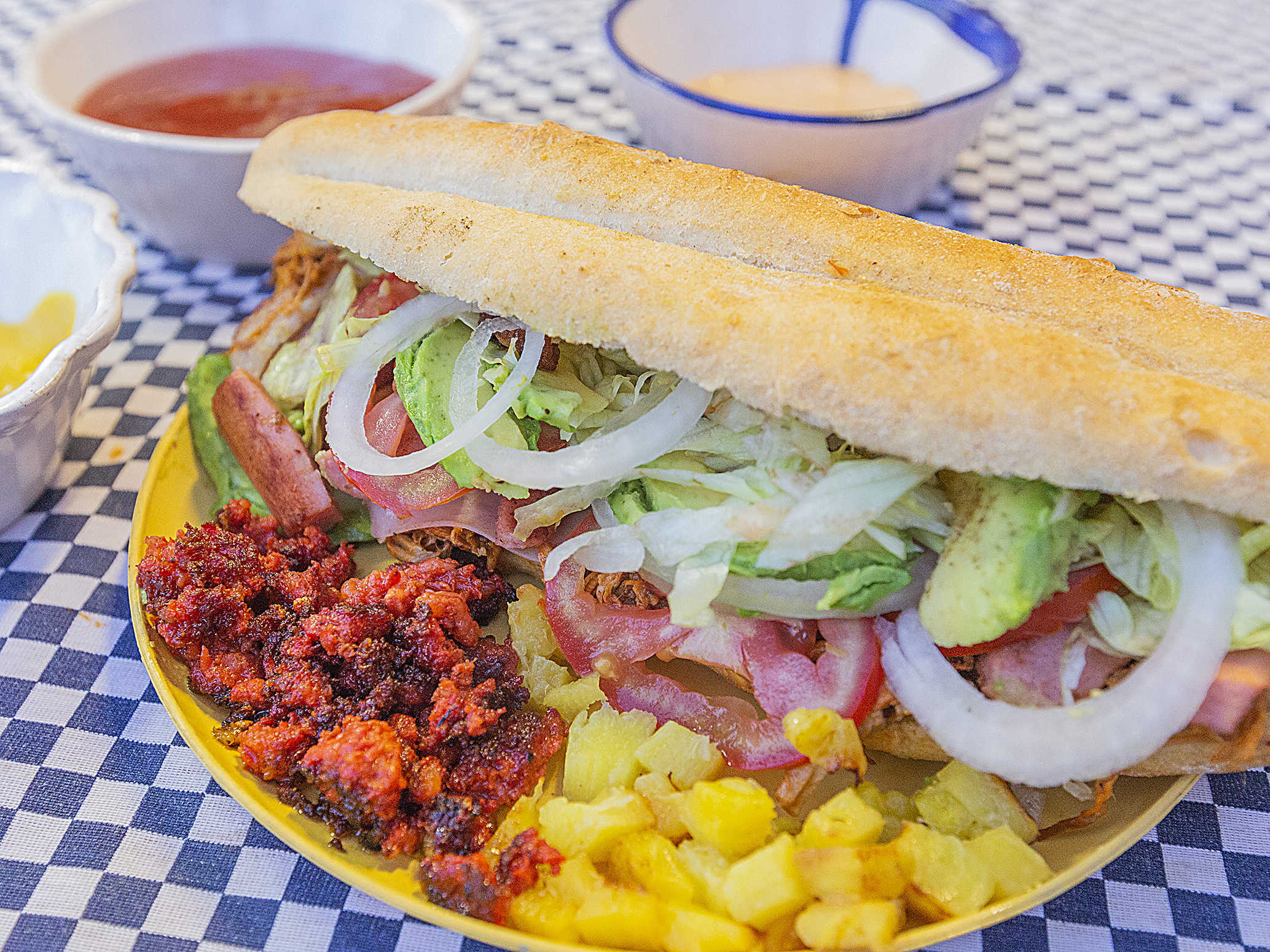 Cubana Especial + agua fresca