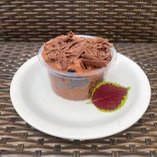 Massa de Iogurte Molhadinha Com Recheio Quatro Leites e Mousse de Chocolate.