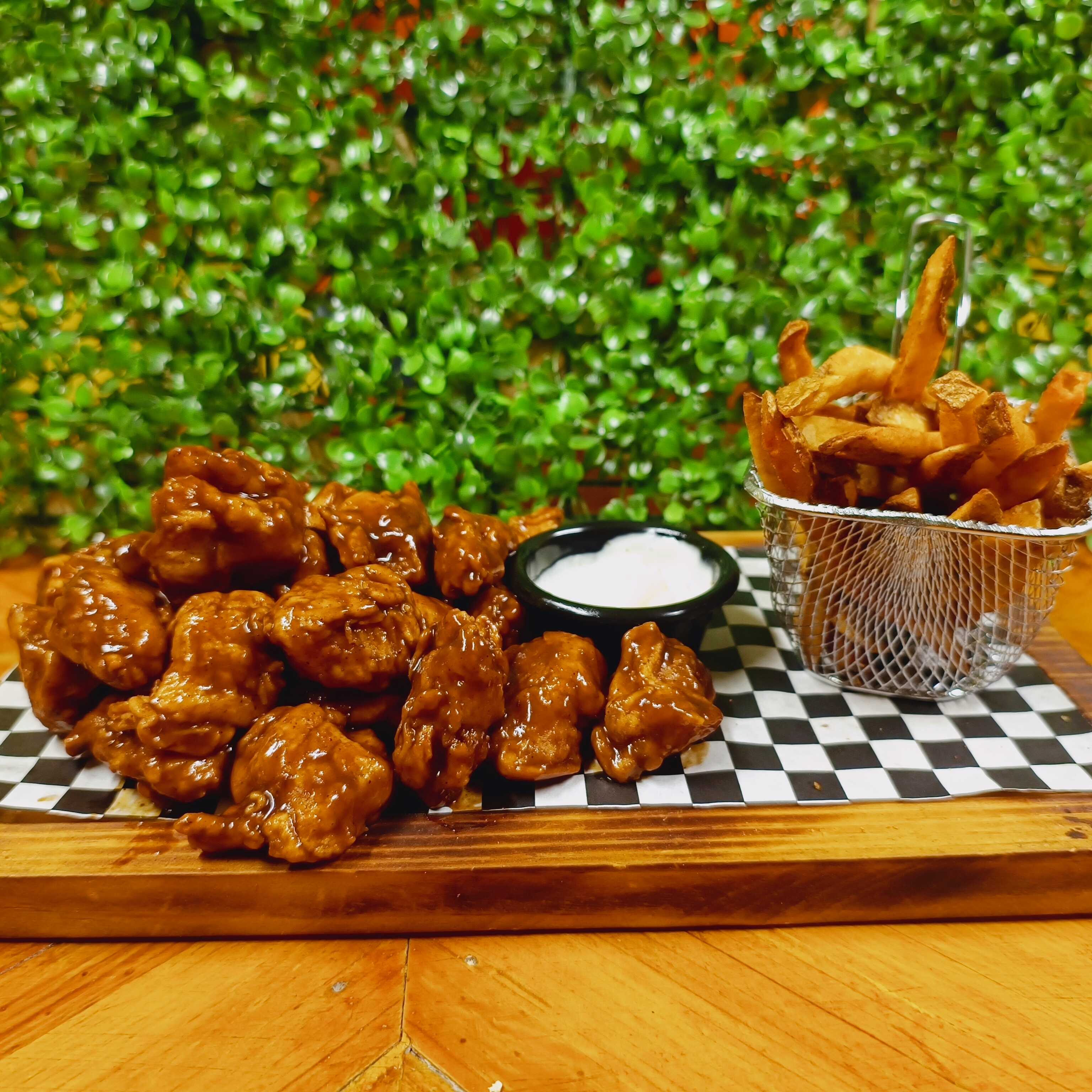 Boneless 23 PZ de pollo BBQ