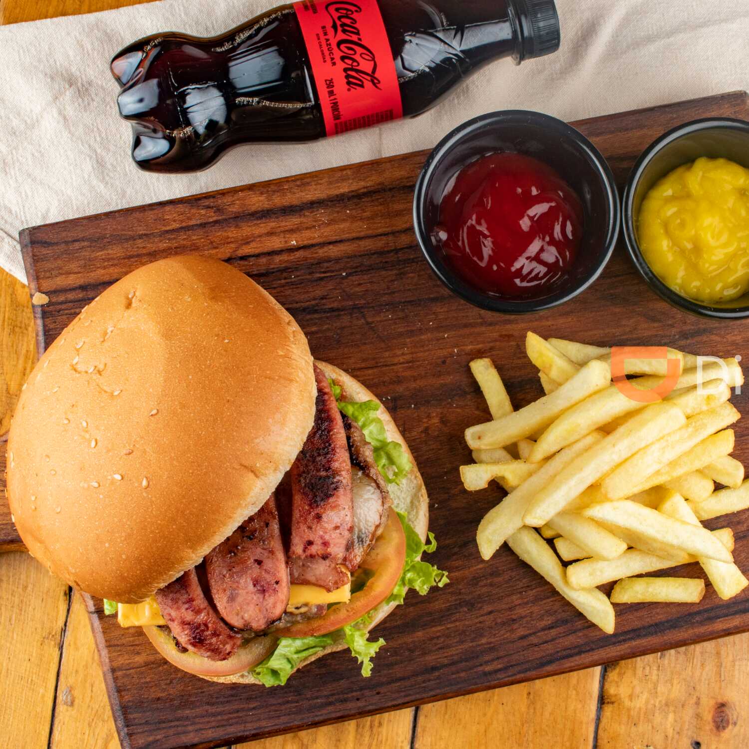 Hamburguesa Criolla + Papas + Gaseosa