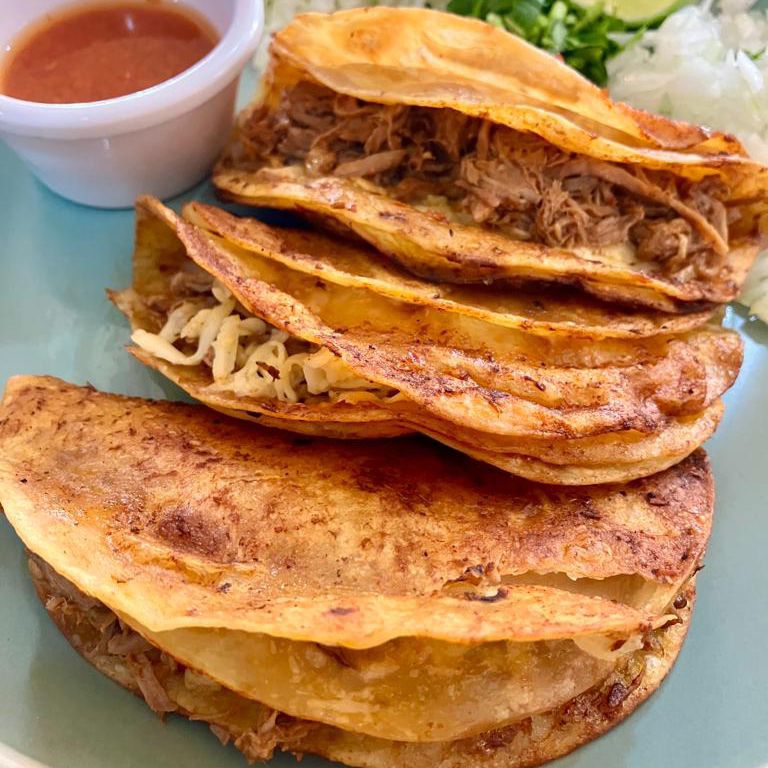 3 Quesabirrias de Harina + 1 Vichi
