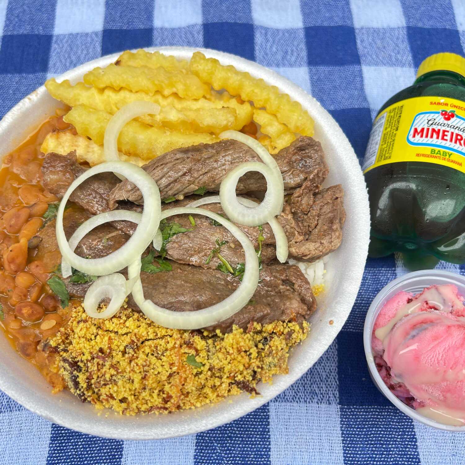 BIFE BOVINO/ BATATA ONDULADA/ARROZ/FEIJÃO/FAROFA/BATATA FRITA + MINEIRO BABY + SORVETE