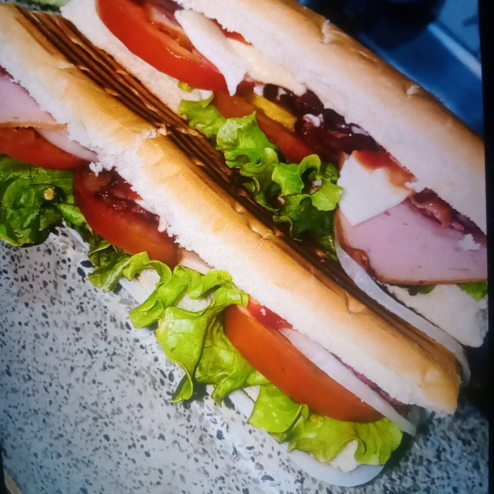 Sándwich Clásico, Papas y Gaseosa