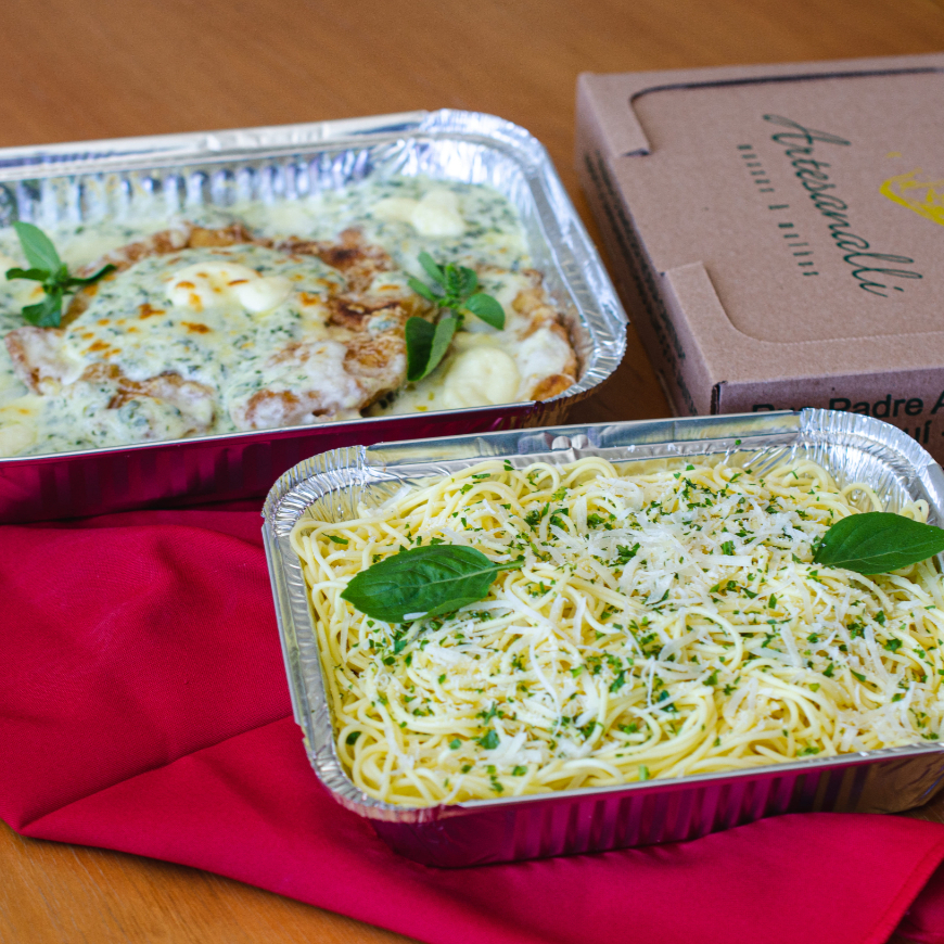 filé de frango à milanesa ao creme de espinafre, gratinado com Catupiry e parmesão. Guarnecido de Capelline na manteiga