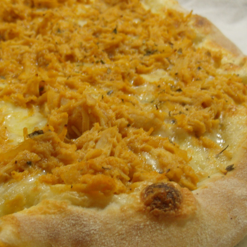 frango, mussarela, oregano e cebola