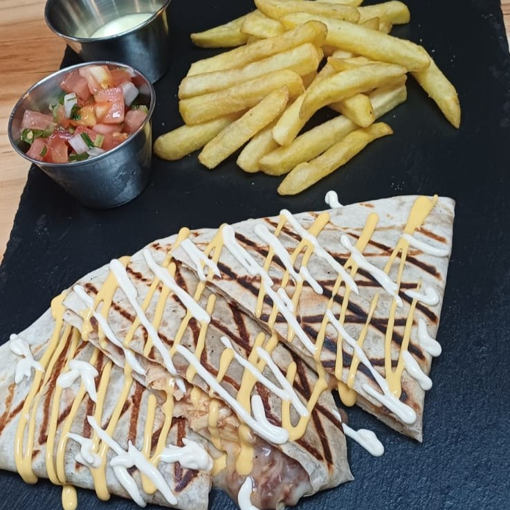 Quesadillas Carne o Pollo