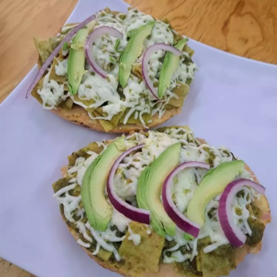 Molletes con Chilaquiles