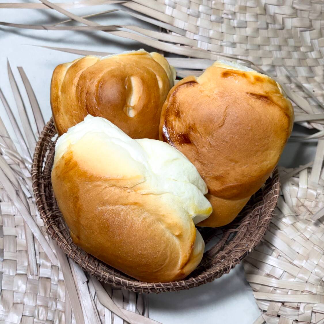 Fofinho, macio e com aquele gostinho irresistível de pão caseiro de padaria. O Pão Mandi é um clássico que conquista desde a primeira mordida.