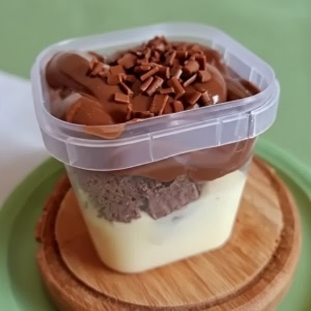 Brigadeiro de leite ninho, brigadeiro de chocolate e pedaços de brownie
