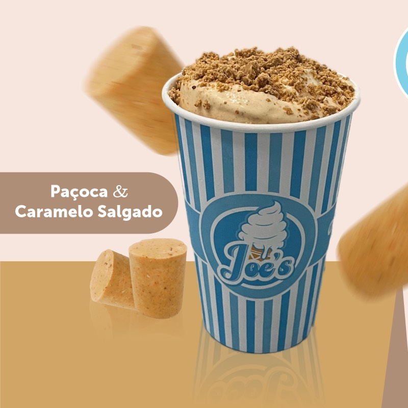 Milkshake feito com sorvete de baunilha, batido com recheio caramelo salgado e paçoca.