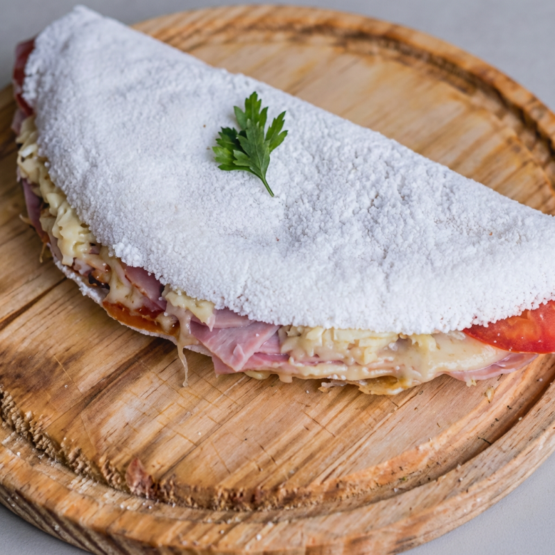 Presunto, queijo e tomate.