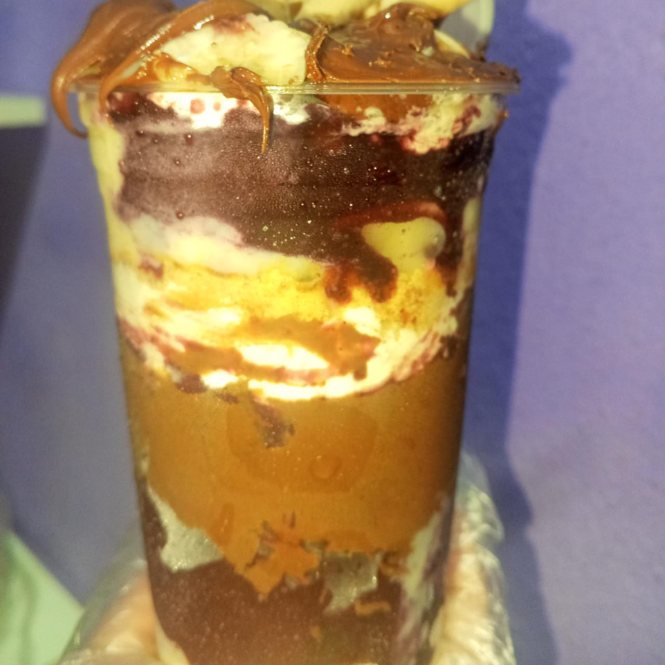 Açaí 400ml. Leite em pó, 2x creme de avelã, leite condensado, cobertura ,chocolate