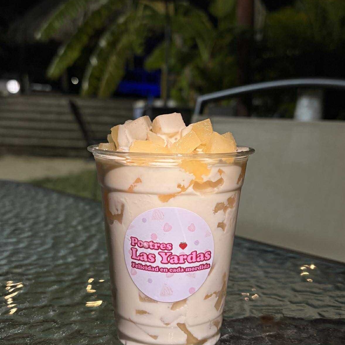 Piña con crema