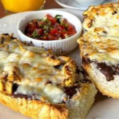 MOLLETES CON POLLO