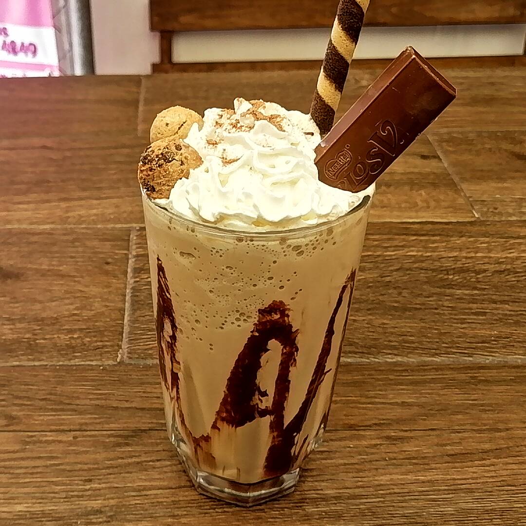 Carlos V Frappé. Happiness Line.