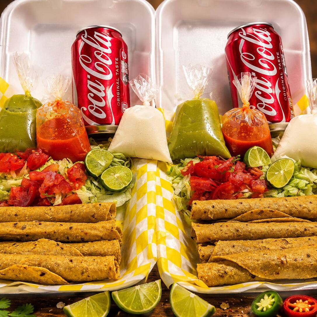 2 Ordenes Flautas de Carne y Papa + 2 Bebidas