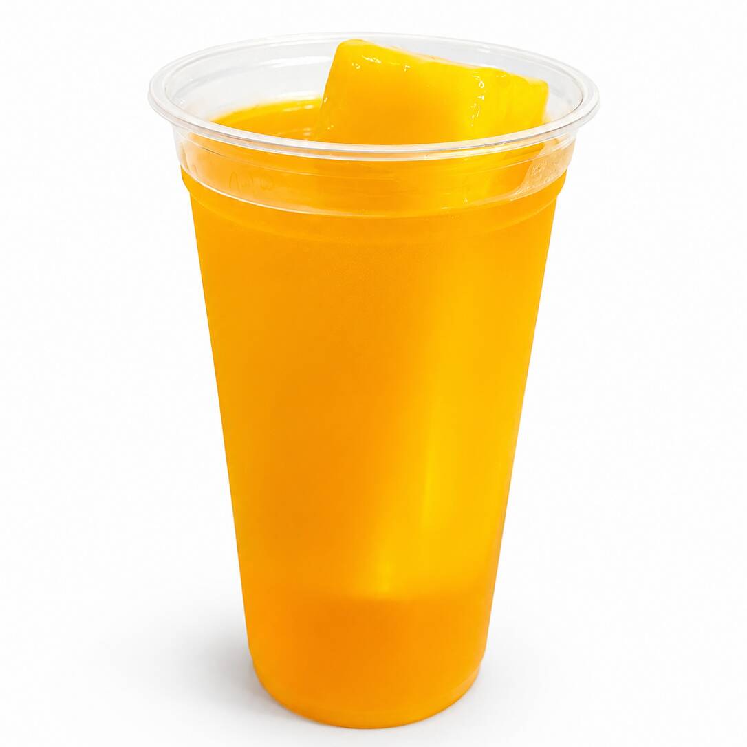 O queridinho dos copões! Licor 1985 combinado com energético Tropical e gelo sabor maracujá. Uma mistura tropical, refrescante e cheia de sabor.