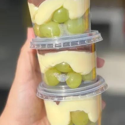 Uva verde, creme de ninho um maravilhoso creme de chocolate 50%