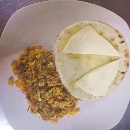 Huevos con Carne Desmechada