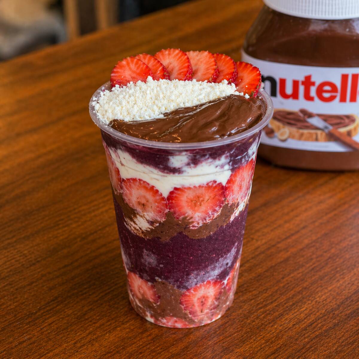 Açaí 550ml Com Creme Artesanal, Leite Condensado, 1 Fruta E 1 Acompanhamento Seco. Combinação Perfeita Para Um Momento Delicioso!