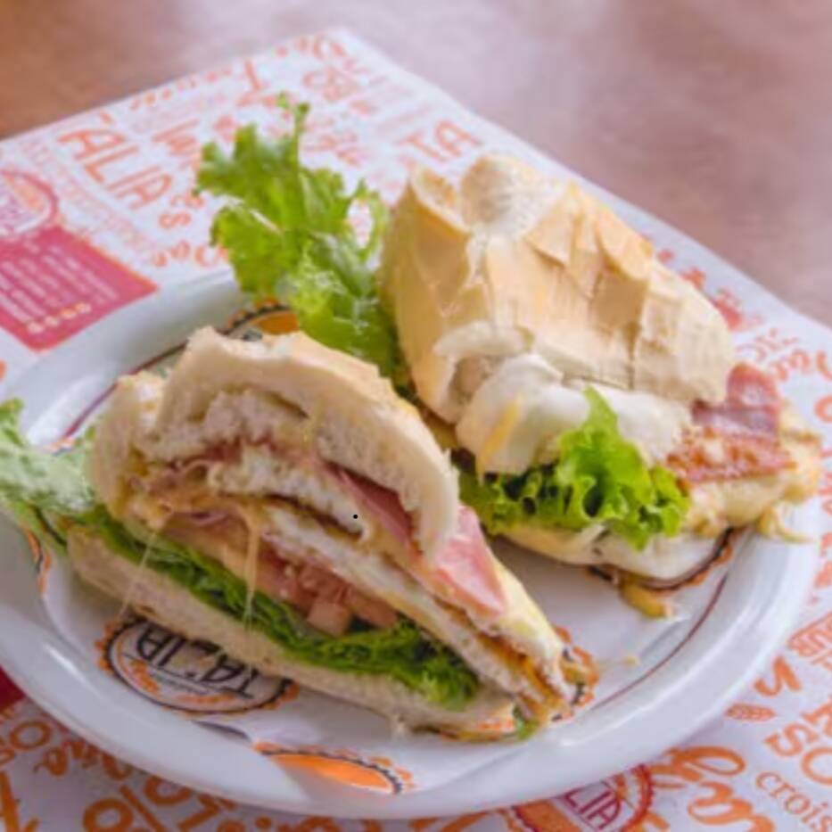 Preparado com Pão Francês, Presunto suculento, Queijo Prato derretido, Ovo, Tomate e Alface fresquinhos.