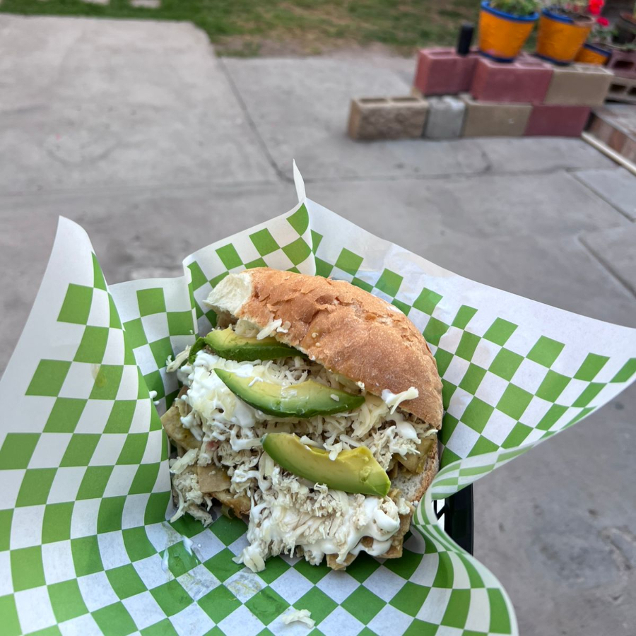 TORTA DE CHILAQUILES VERDES CON HUEVO