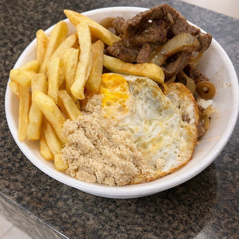 Acompanha: Arroz Branco, Feijão Carioca, Ovo frito , Fritas e farofa