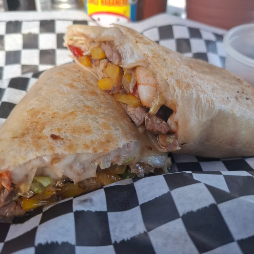 Burrito Mar y Tierra