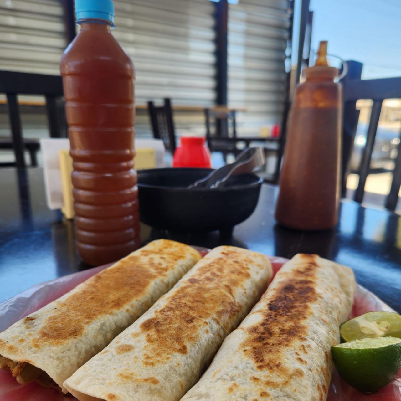 3 Tacos de Guisado + Bebida Gratis