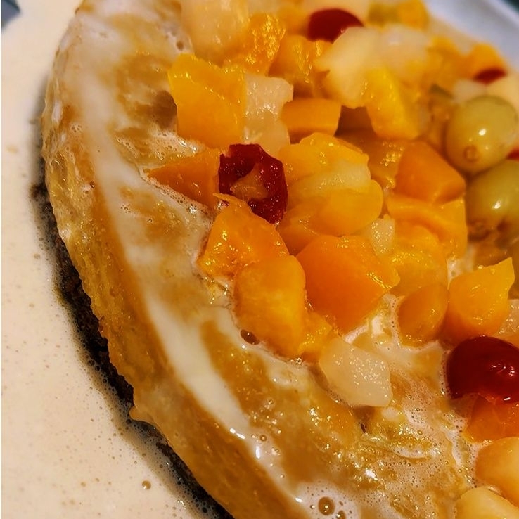 Chocoflan con fruta (Rebanada)