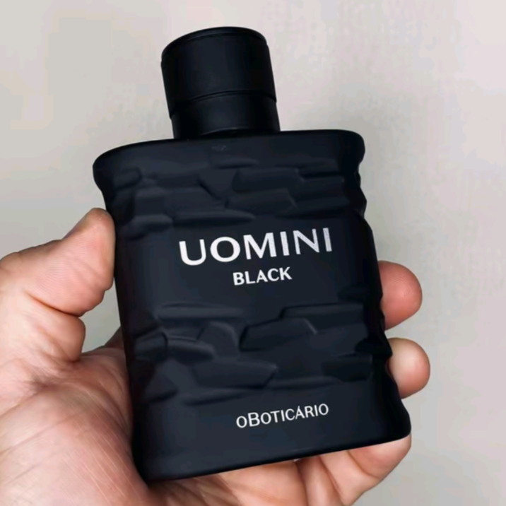 Pirâmide olfativa:
Pimenta Preta, Cardamomo, Tomilho, Coriandro
Folhas de Canela, Gerânio, Patchouli, Pimenta de Java Head Space
mbar, Fava Tonka, Musk, Baunilha