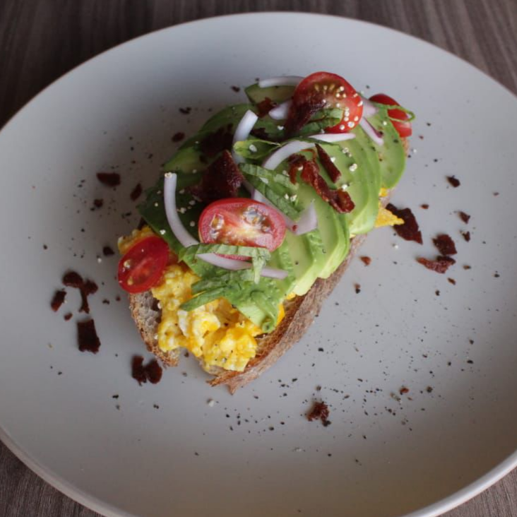 TOAST DE HUEVO