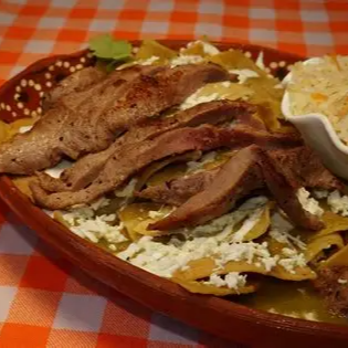 Chilaquiles con Sirloin