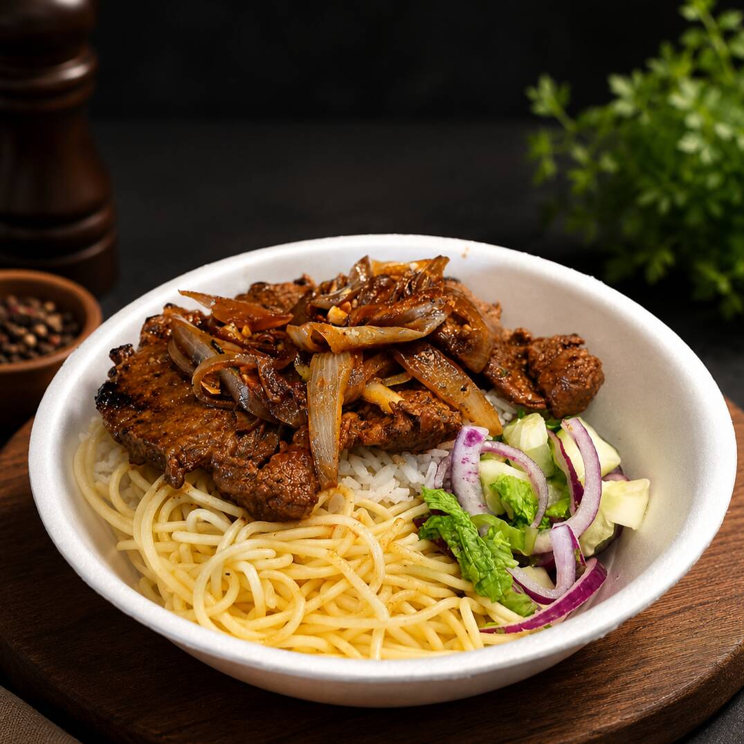 Delicioso bife acebolado, suculento e macio.
Acomodado de:
- Arroz branco
- Macarrão
- Feijão carioquinha
- Farofa
- Salada crua (maionese ou purê)
