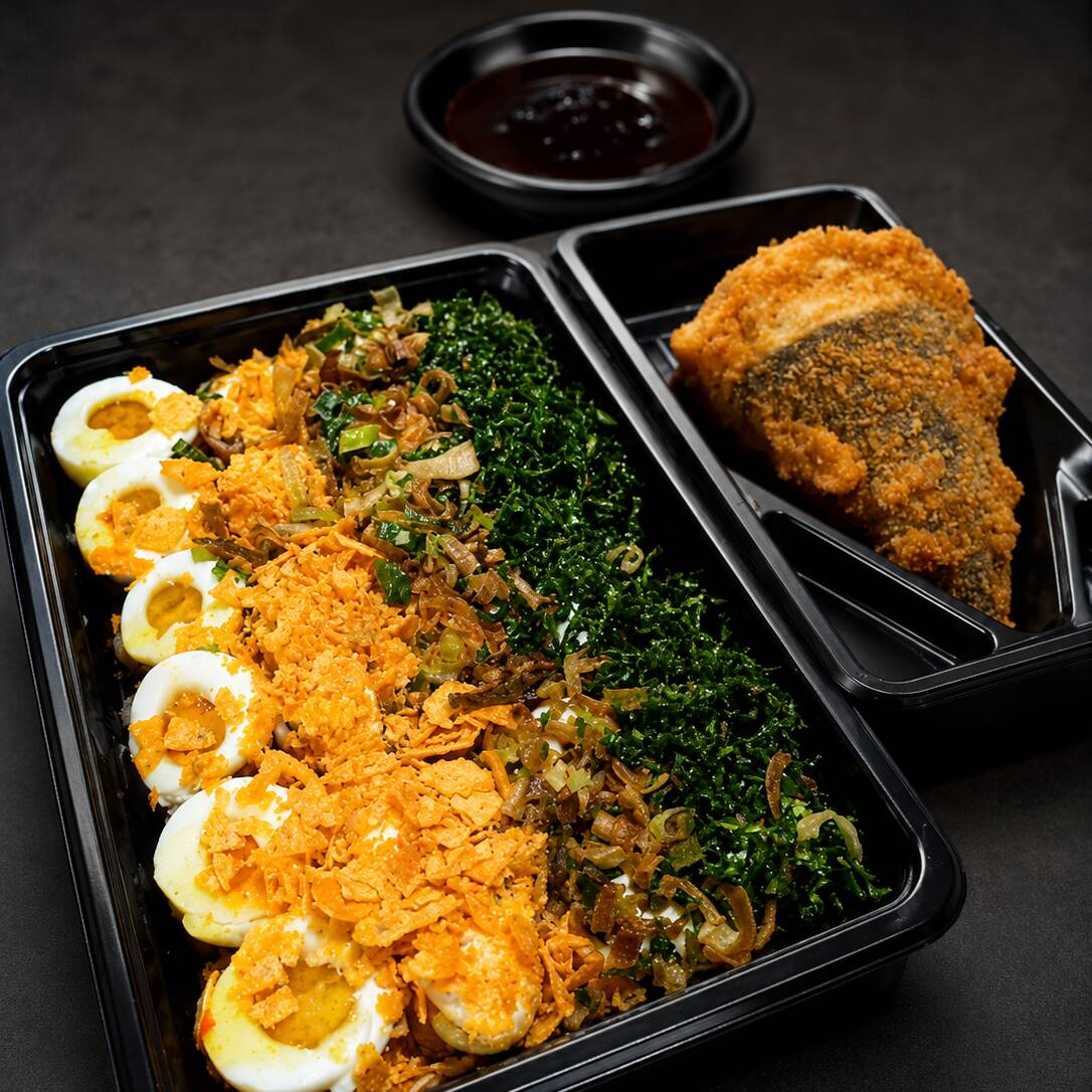 6 Hott com Doritos, 6 Hott com geleia de pimenta, 6 Hott com alho poro, 6 Hott com couve
Mais um Delicioso Temaki HOTT FILADÉLFIA