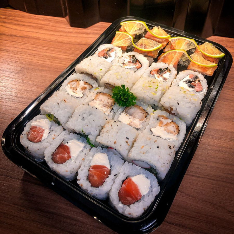 8 uramaki filadélfia, 8 uramaki tilápia crocante com raspas de limão, 4 niguiri skin, 8 uramaki skin e 8 hot filadélfia.