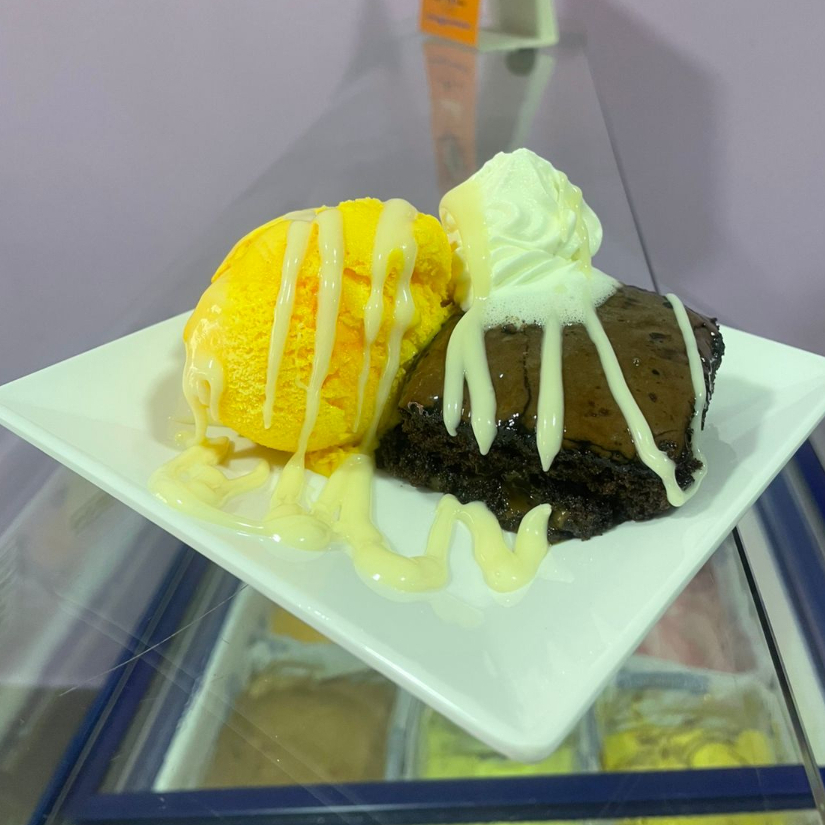 Brownie con Helado