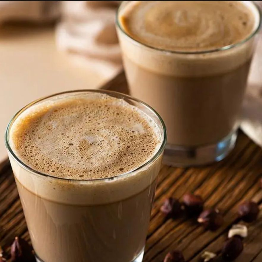 Capuccino cremoso, preparado com café e leite, servido em 200 ml, quentinho e com sabor suave e equilibrado.