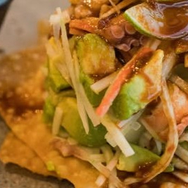 Tostada de Pulpo,Camaron y kanikama
