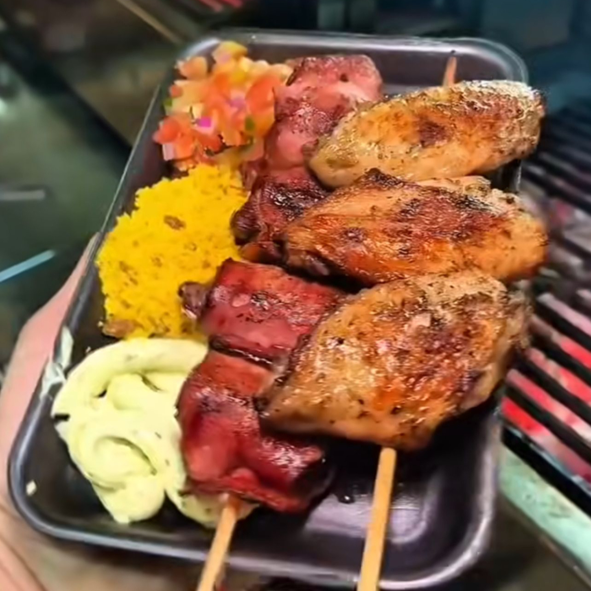 1 Espeto + 1 Refrigerante em lata