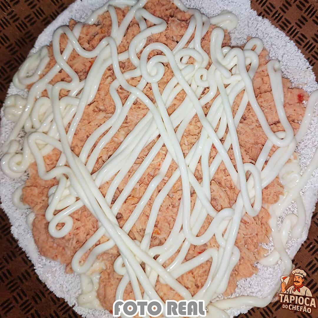 Frango Desfiado Com Temperos Naturais, Alho,Cebola, Tomate. 2 Fatias De Mussarela Deixando Bem Rechada. imagem ilustrativa, mas, sai do mesmo jeito e saborosa. média 300 gramas#Frango#tapiocadefrango#frangocremoso#tapioca#queijo#comqueijo#frangocomqueijo#fome#Entrega