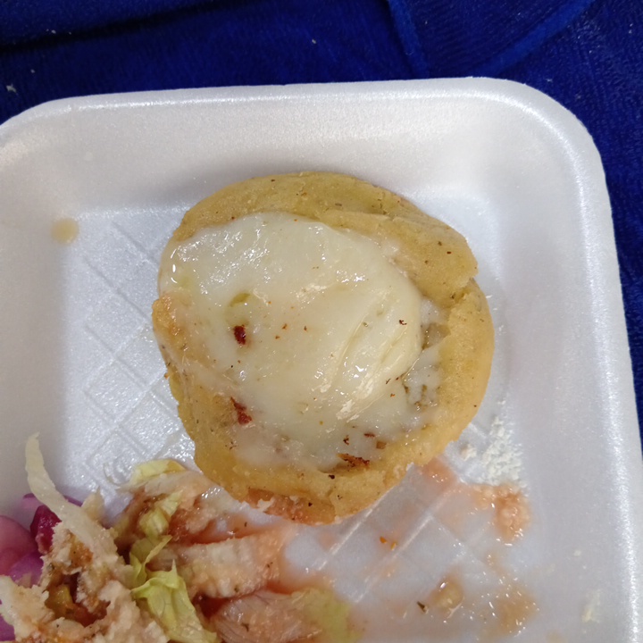 GORDITA CON QUESO FRESCO