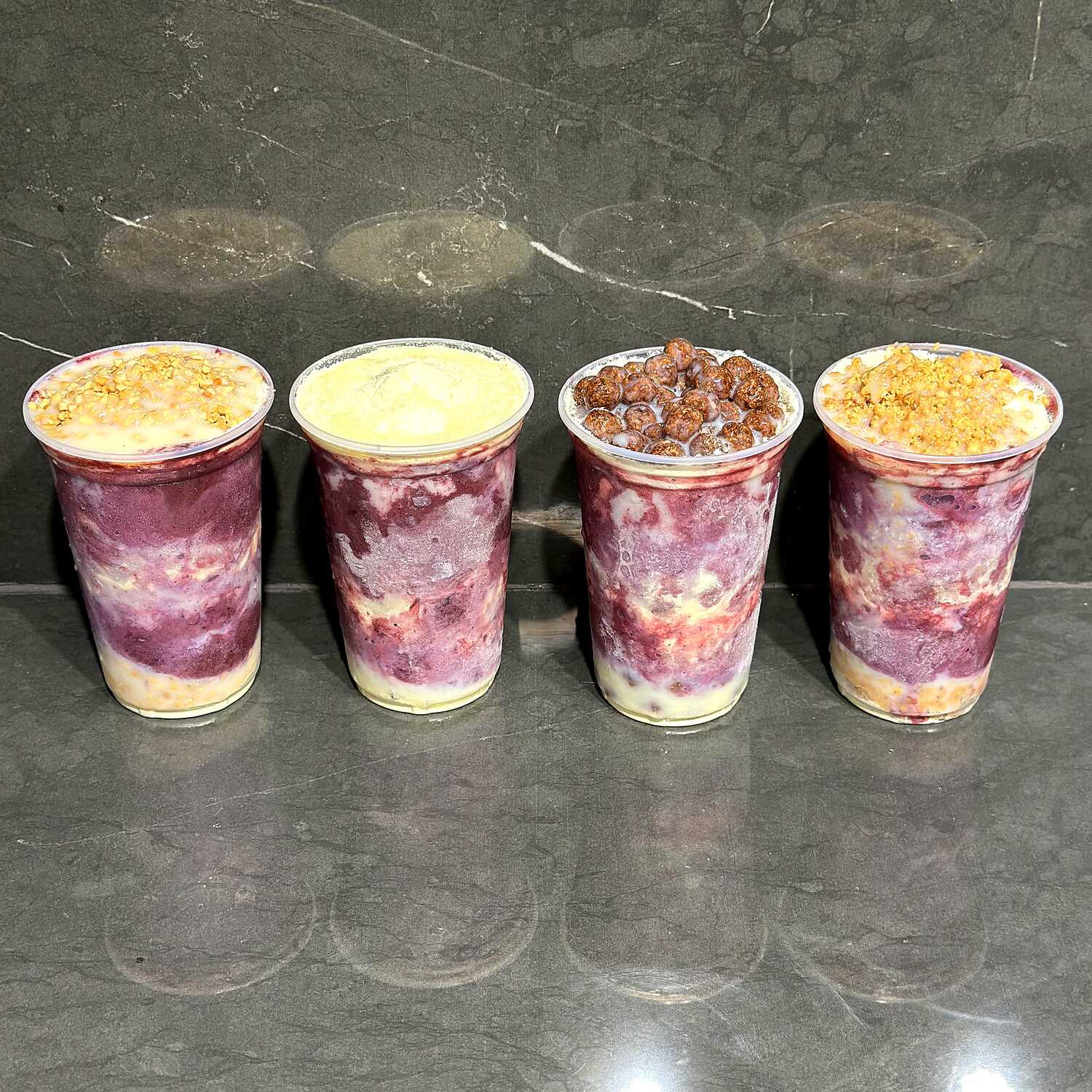 4 copos de açaí de 300ml. Escolha seus sabores favoritos.