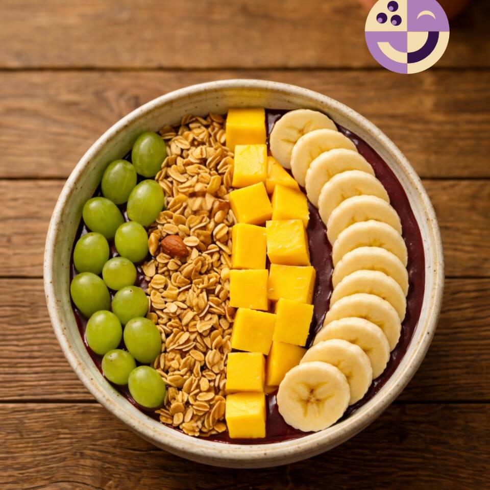 Bowl 550ml Tamanho Grande. Açaí cremoso com banana, manga, uvas verdes e finalizado com granola premium, feita com ingredientes selecionados para entregar crocância, sabor e a melhor experiência combinada com frutas e açaí. Equilíbrio perfeito entre energia, leveza e qualidade.