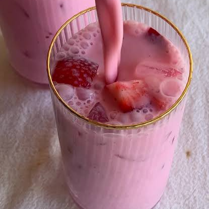 Agua de Fresa Cremosa 1/2 L