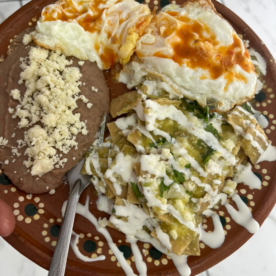 Chilaquiles con Guiso