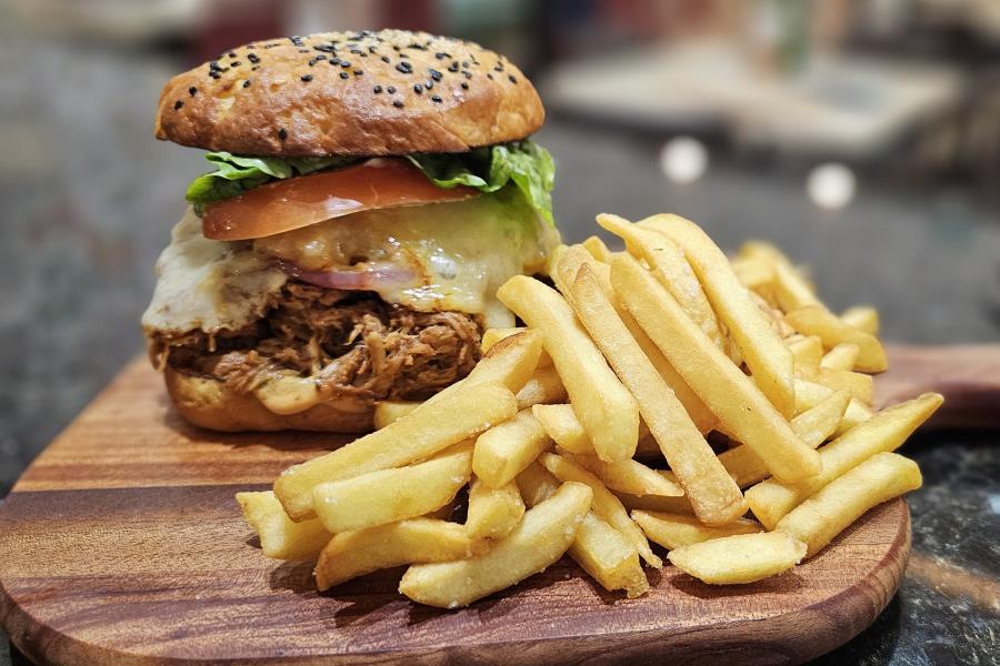PULLED PORK BURGER