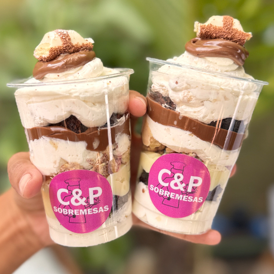 Creme Kinder, pouquinho brownie, brigadeiro cremoso de Nin ho, Kinder picadinho e Nutella. Tamanho de 250ml - serve 1 pesso