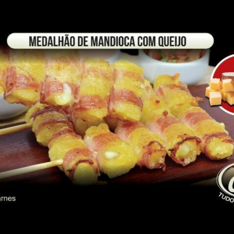 Delicioso Espetinho de Medalhão de Mandioca