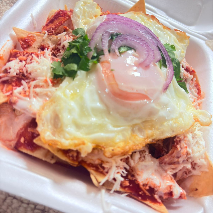 CHILAQUILES ROJOS CON HUEVO